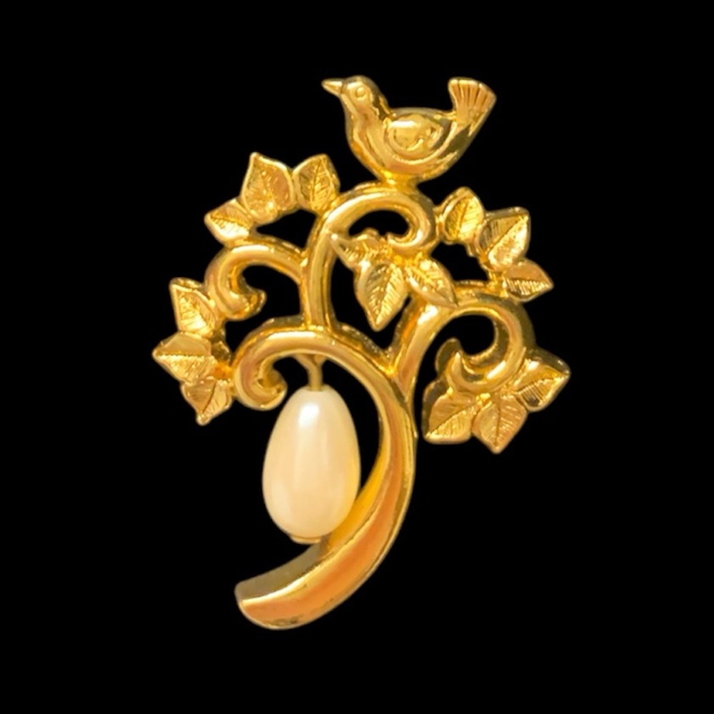 Vintage Avon The First Day of Christmas Lapel Pin Gold Tone Brooch 1 1/2”H x 1”W